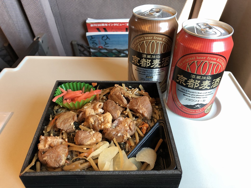 のぞみ174号で駅弁を食べる