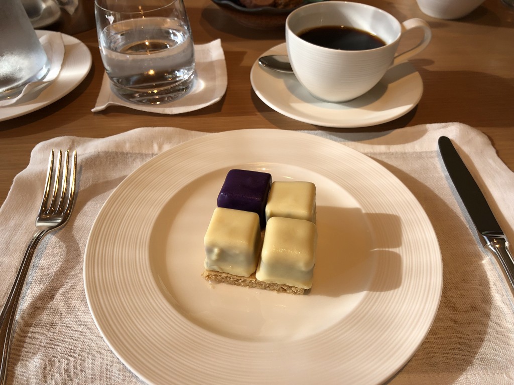 リッツカールトン京都でケーキのインルームダイニング