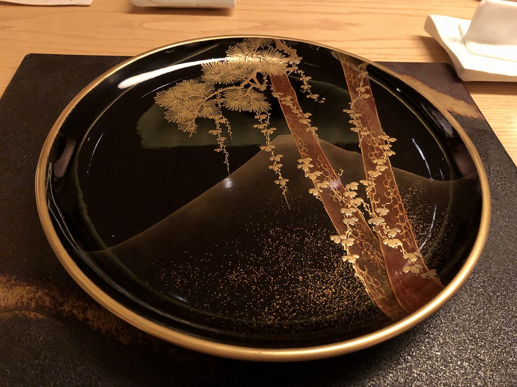 リッツカールトン京都の水暉の蒔絵皿