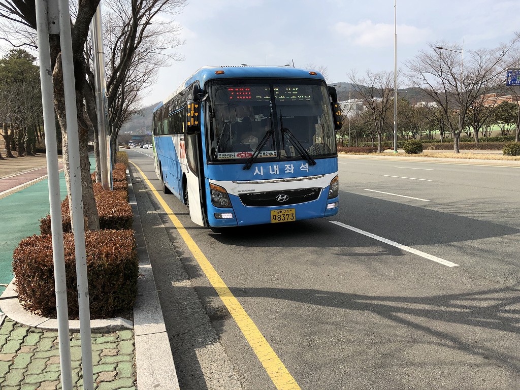 蔚山文殊サッカー競技場の前のバス停から2100番のバス