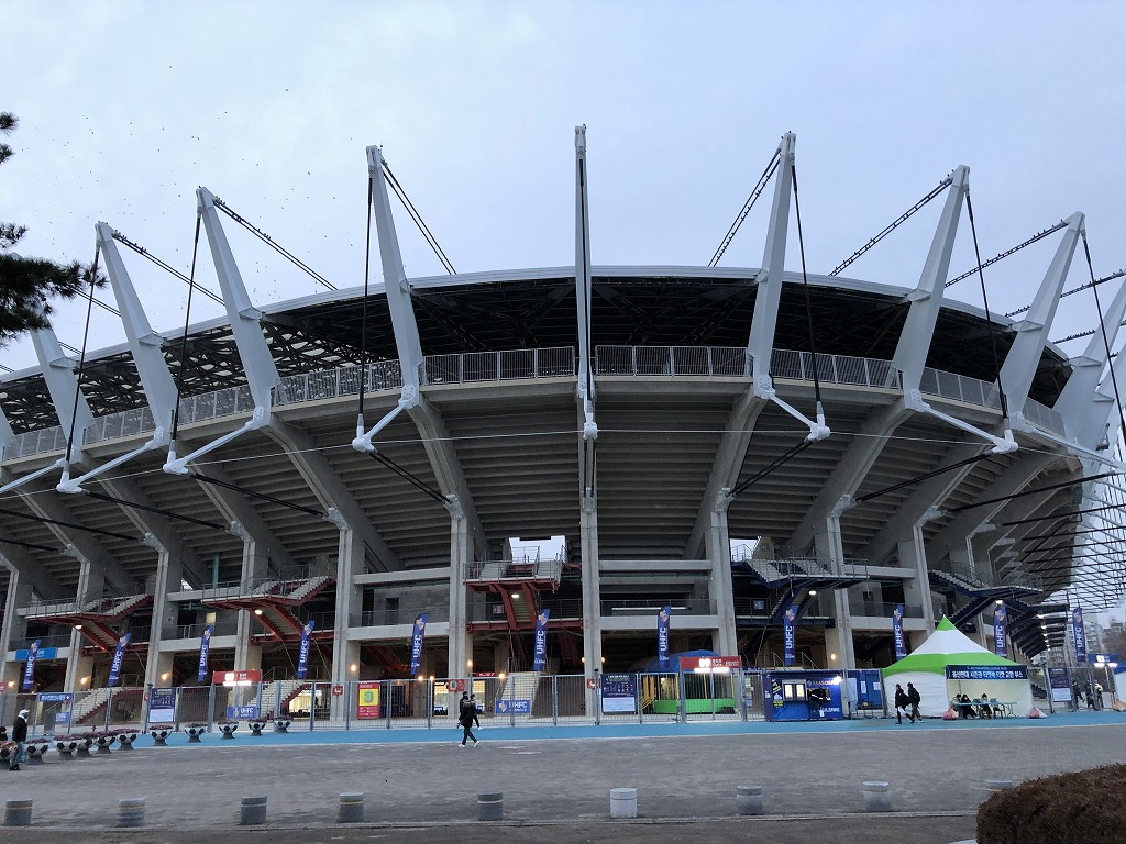 蔚山文殊サッカー競技場の南側