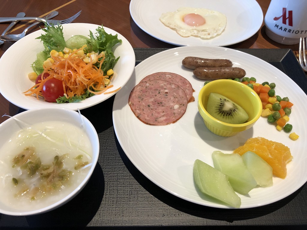 名古屋マリオットアソシアホテルのパーゴラで朝食