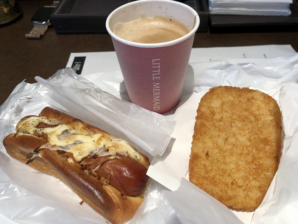 リトルマーメイドでパンで朝食