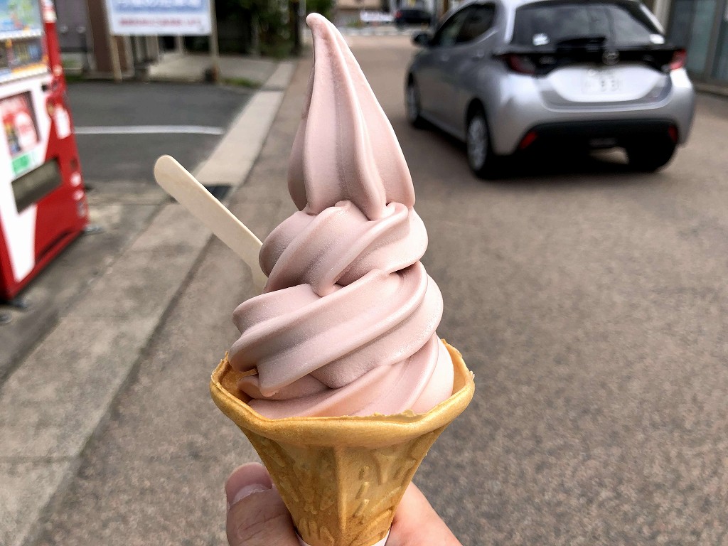 酒井ワイナリーのぶどうアイスソフトクリーム