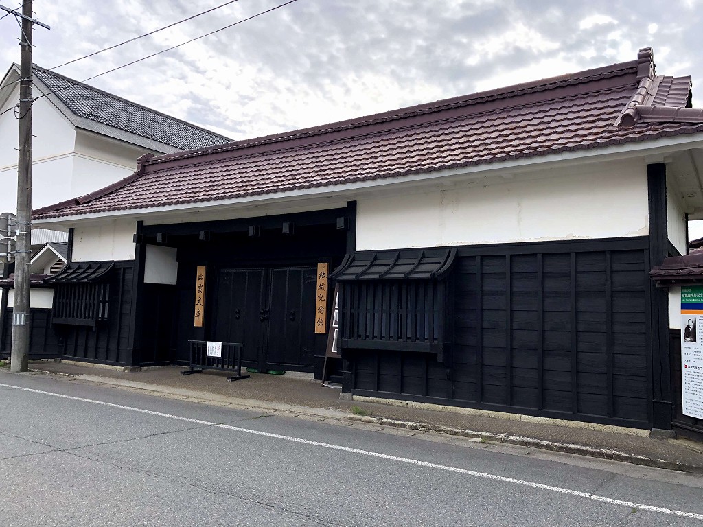 結城豊太郎記念館の長屋門