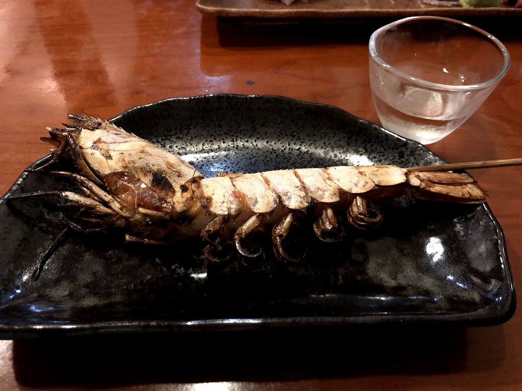 赤湯の「海鮮炭焼まるき」の赤海老の炭火焼き