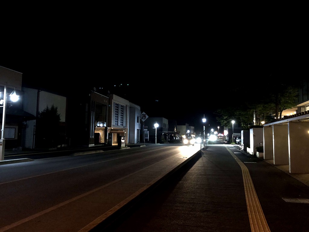 夜の赤湯温泉街