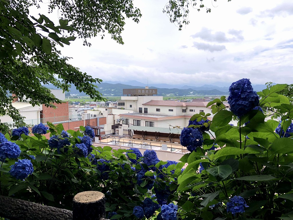 烏帽子山八幡宮から丹泉ホテル