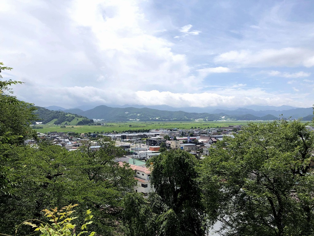赤湯の烏帽子山八幡宮からの眺め