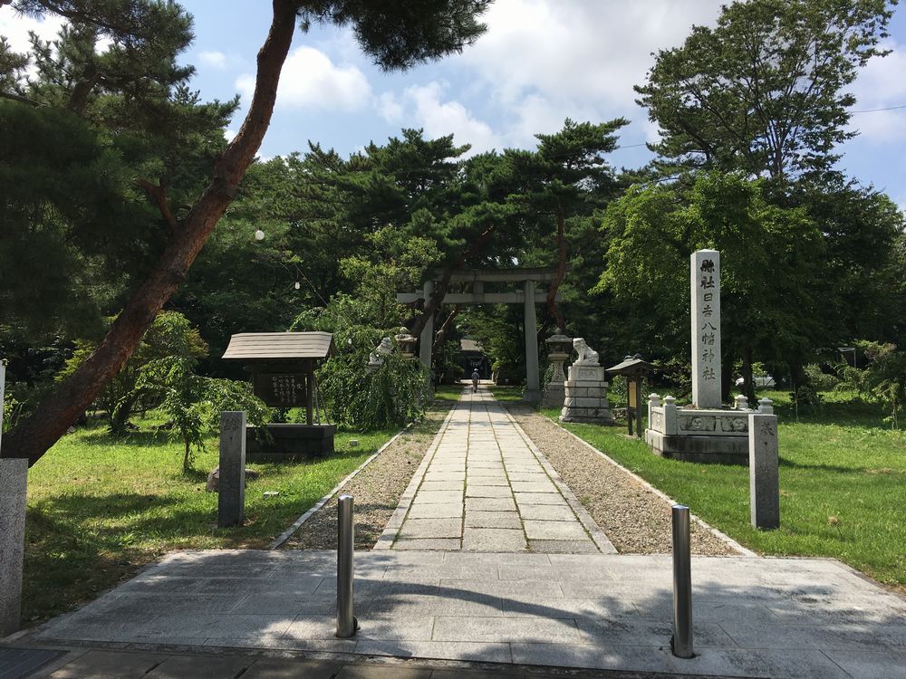 日吉八幡神社の東側入口