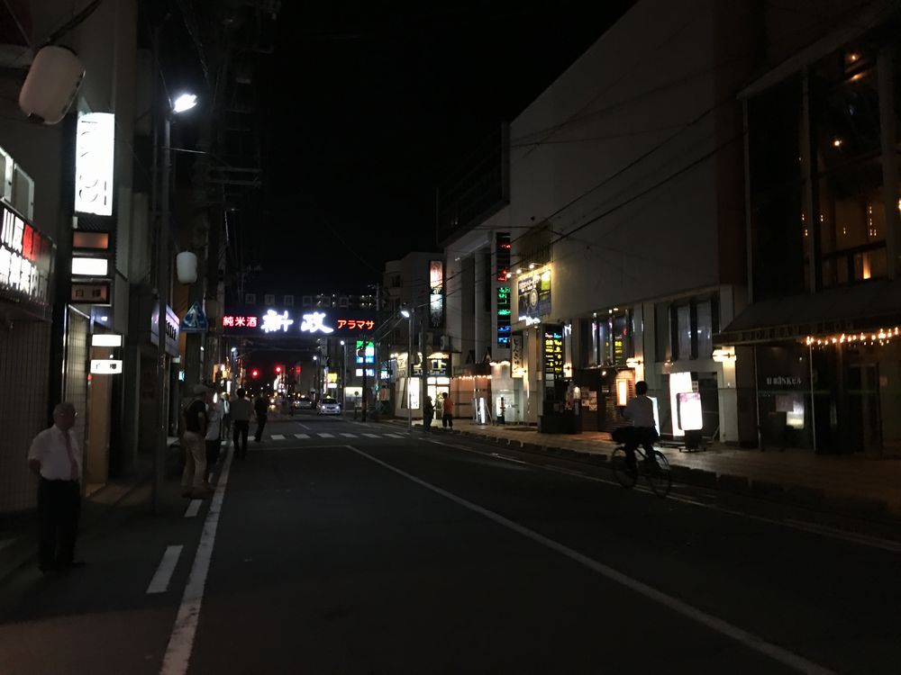 秋田の夜の歓楽街