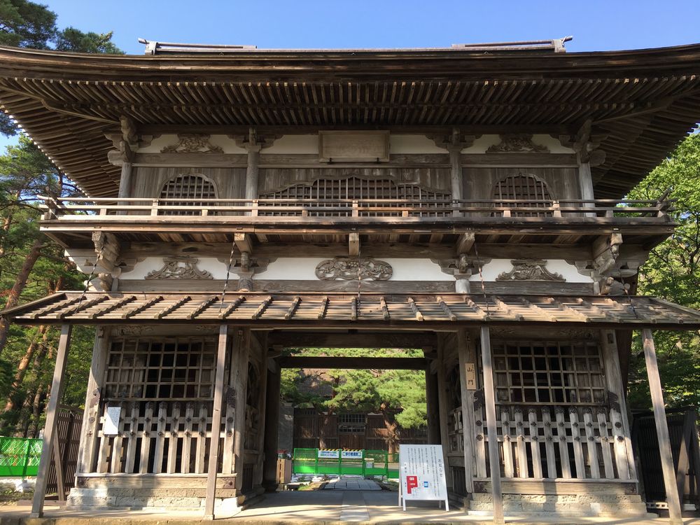 秋田の天徳寺の山門