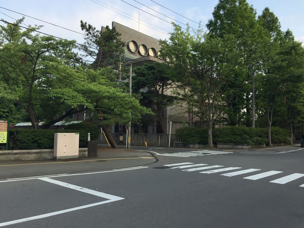 旧秋田県立美術館を斜め後ろから