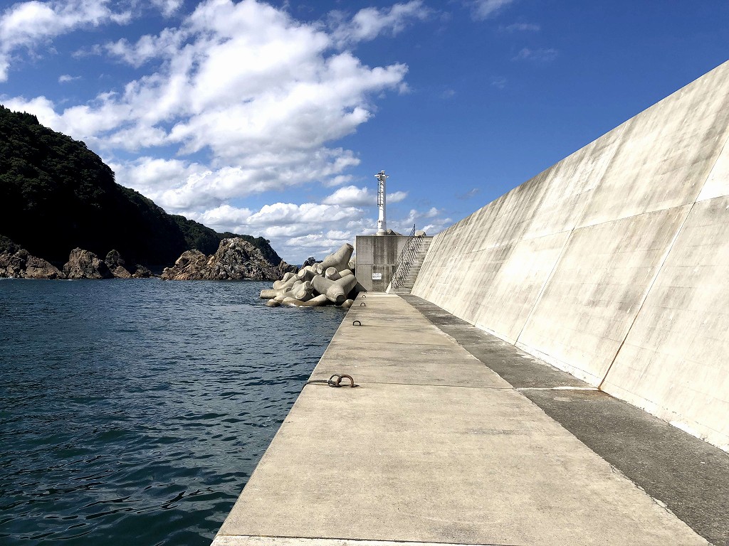 小袖海岸の灯台1