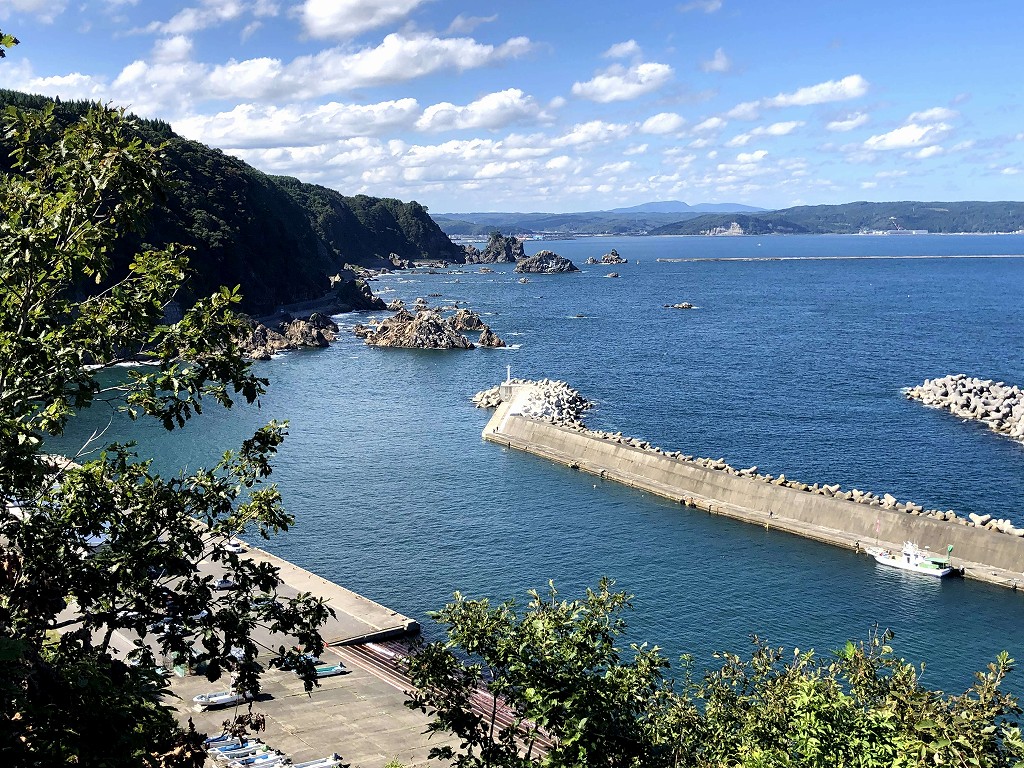 小袖海岸のヒロシの監視小屋から灯台1