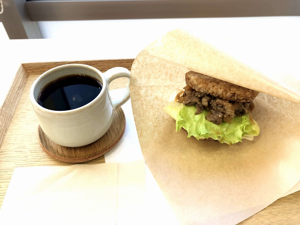 久慈駅前のスタンドヒビキで短角牛のライスバーガー