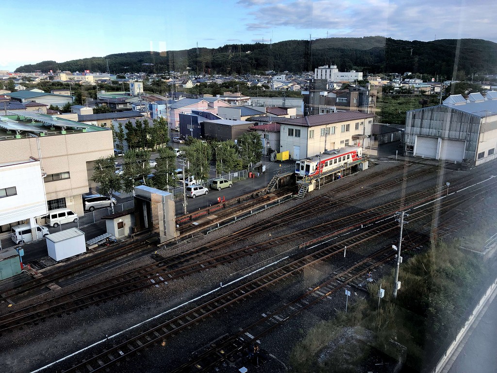 久慈駅前のYOMUNOSU5階の展望室から三陸鉄道