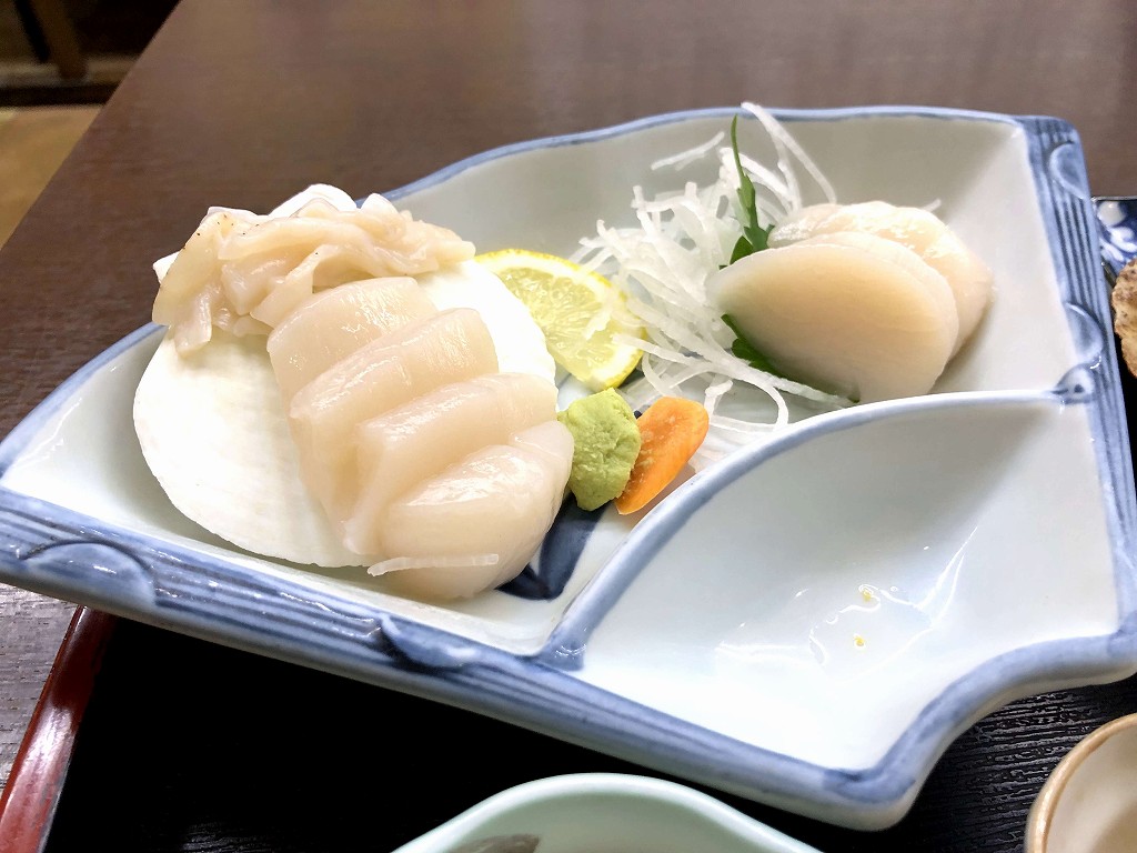 青森駅近くの「おさない」のほたて組み合わせ定食2