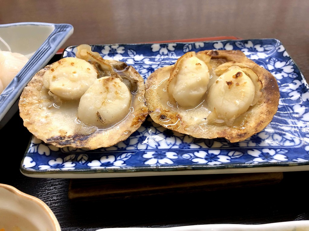 青森駅近くの「おさない」のほたて組み合わせ定食3