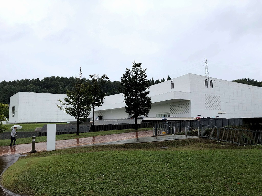 青森県立美術館の外観1