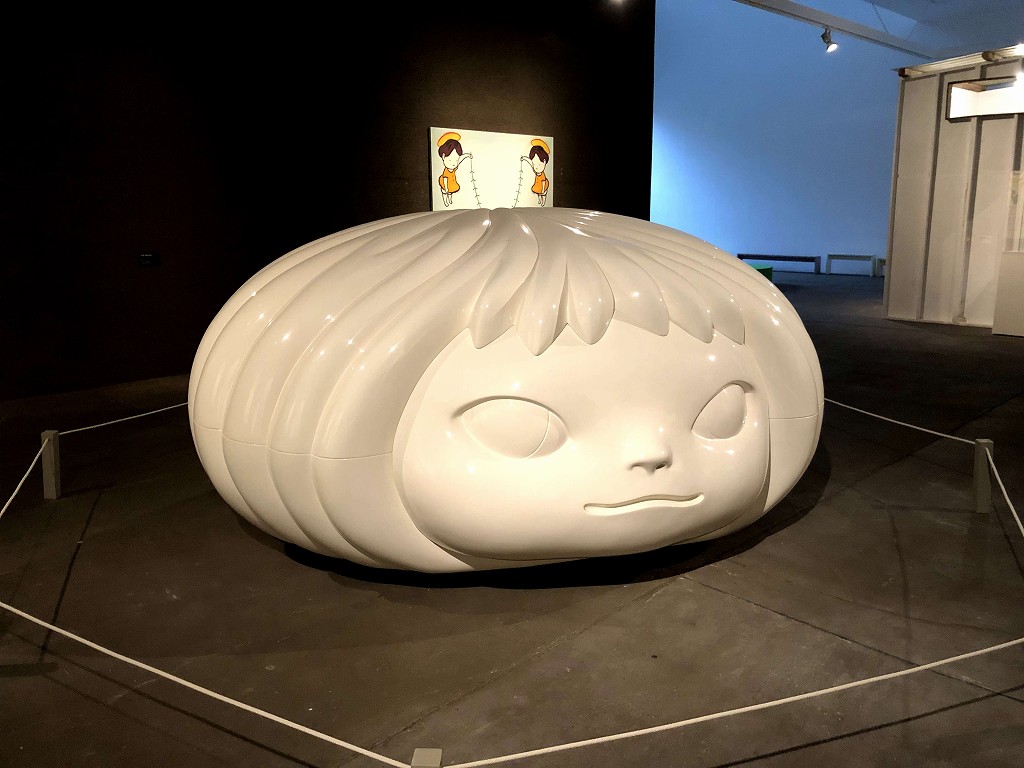 青森県立美術館の奈良美智の作品