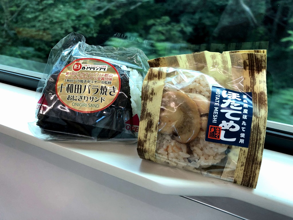八戸線でおにぎり