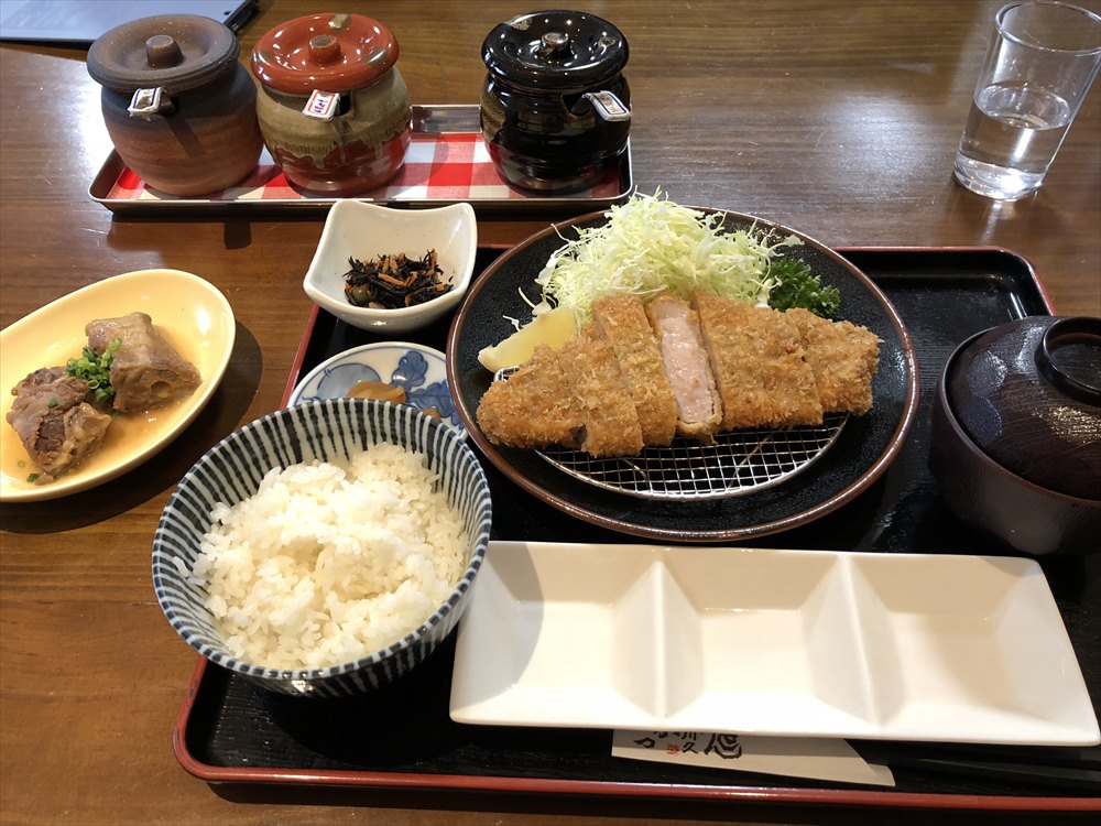 「川久」の黒豚ロース定食1