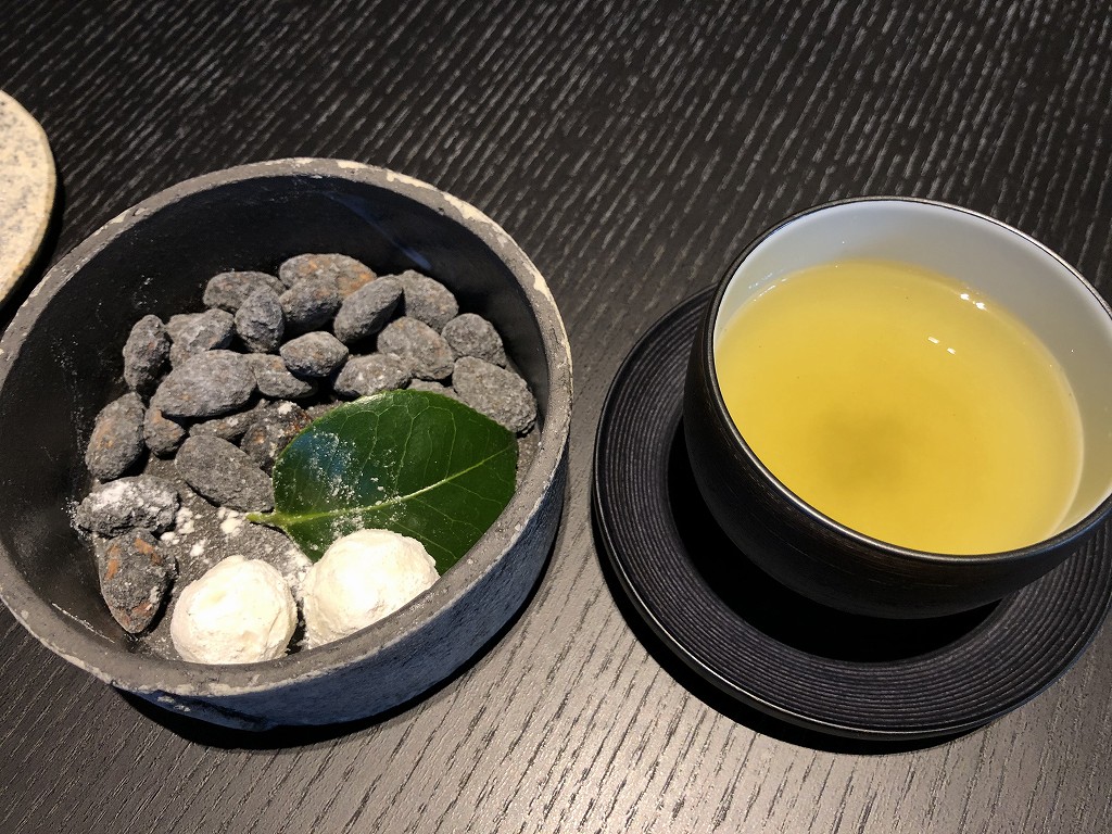 アマン京都のアライバルラウンジのお菓子