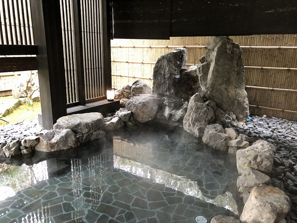 アマン京都のアマンスパ（朝）の露天風呂2