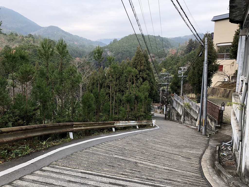 鷹峯千束町の急坂21