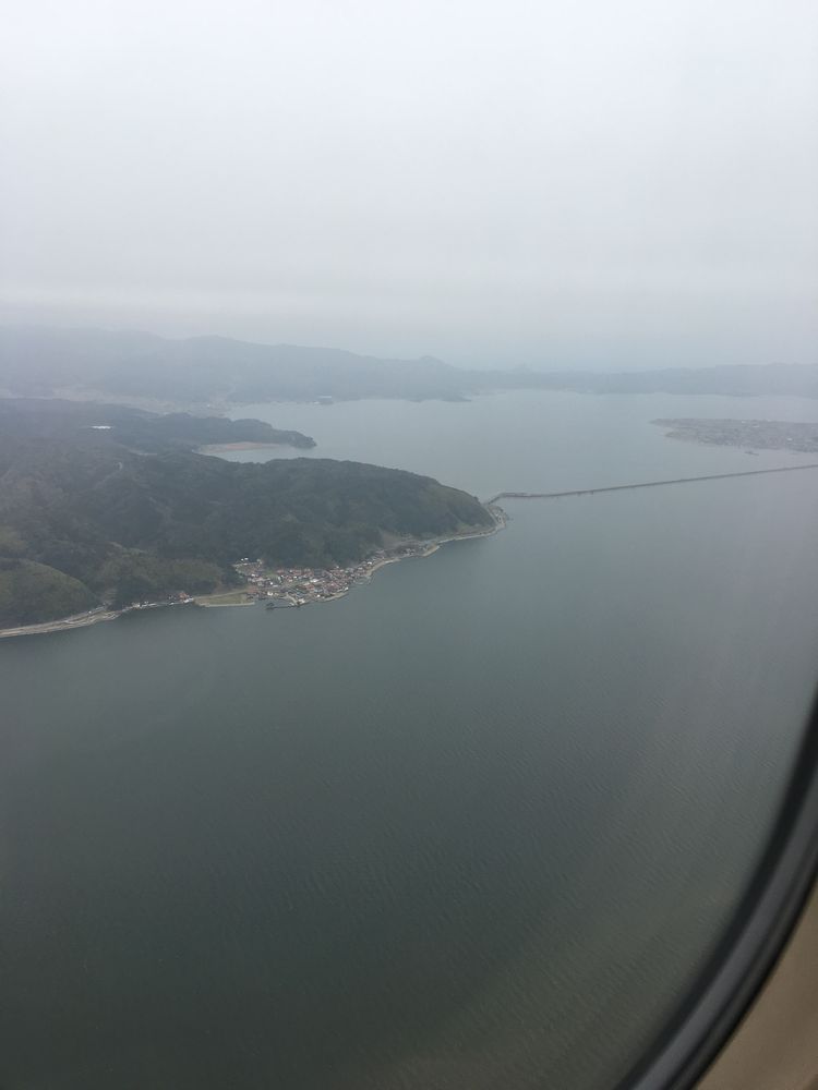空から見た中海に掛かる橋