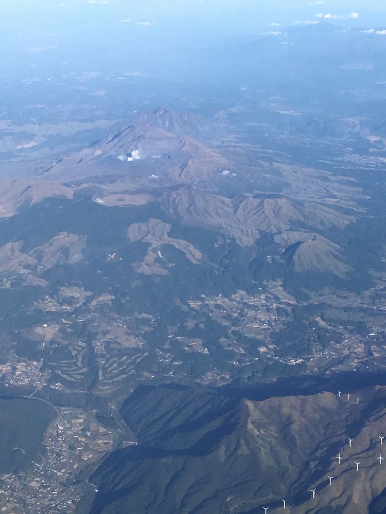 ANA4955から見た阿蘇山火口ズーム