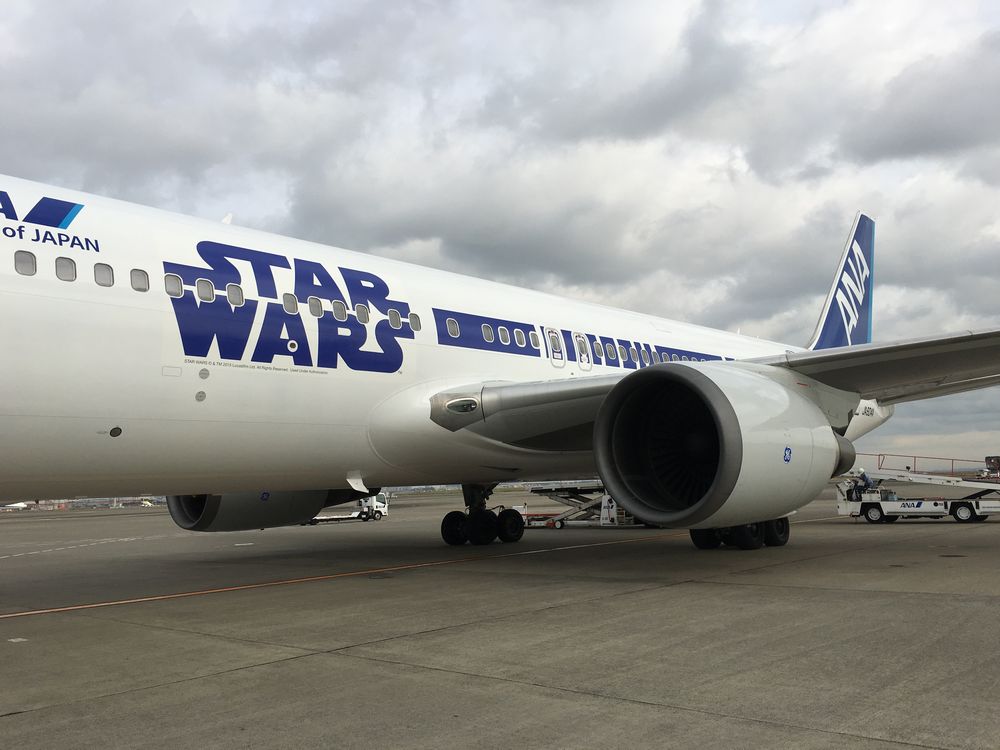 ANA STAR WARS JETの533便