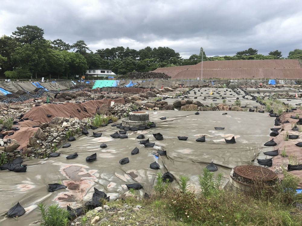 駿府城公園の天守台の発掘調査実施現場