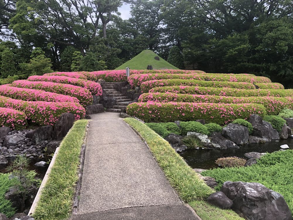 駿府城公園の紅葉山庭園の築山