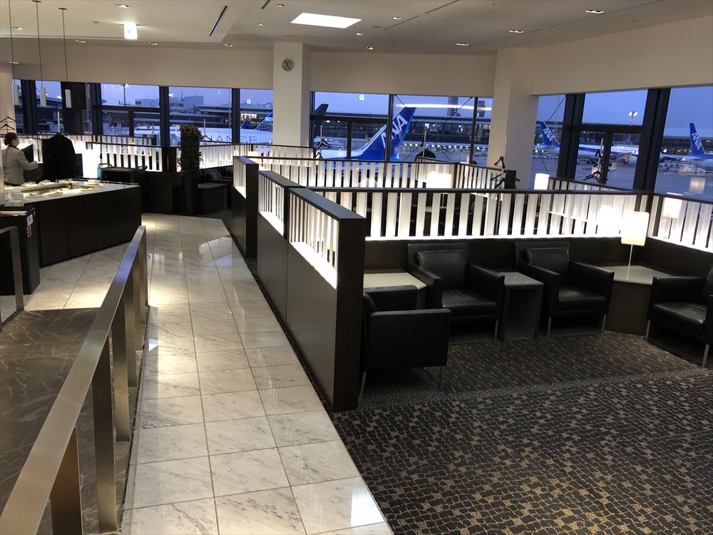 ANA SUITE LOUNGEのソファ席