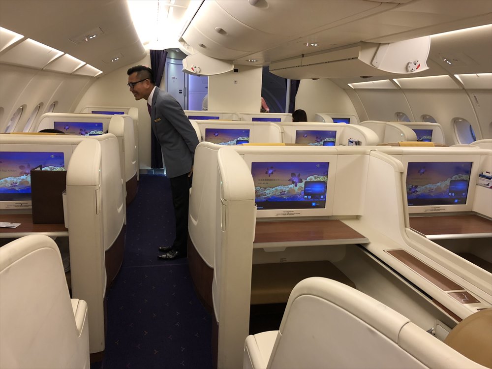 タイ国際航空（TG）エアバスA380のファーストクラスキャビン1