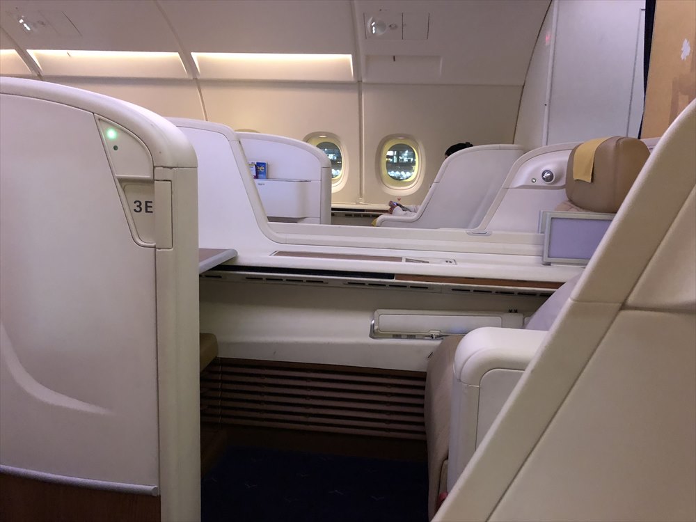 タイ国際航空（TG）エアバスA380のファーストクラスキャビン3