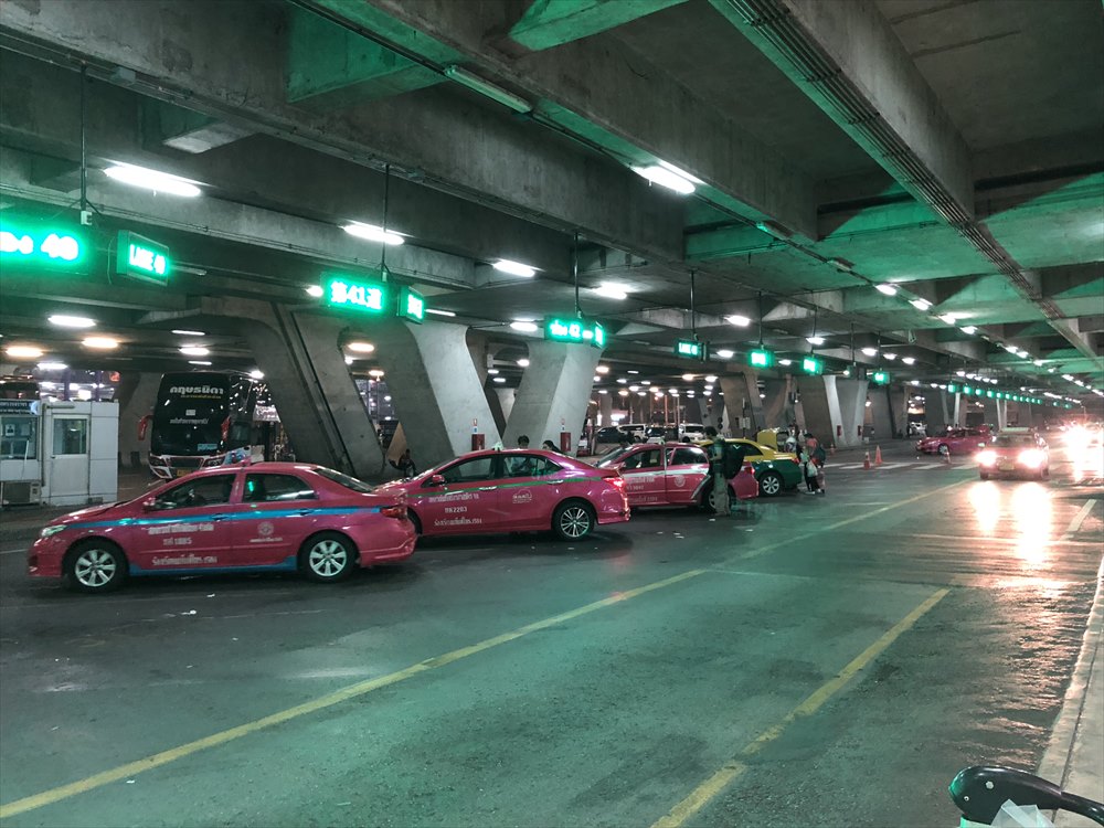 スワンナプーム国際空港のタクシー乗り場2