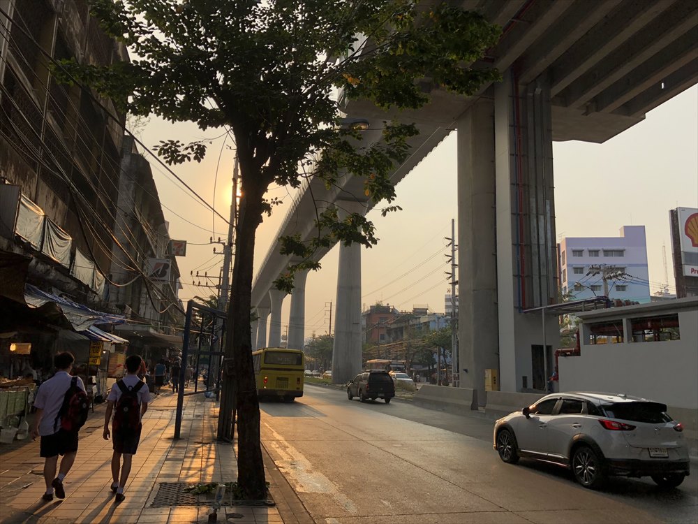 BTS Bang Wa駅前1