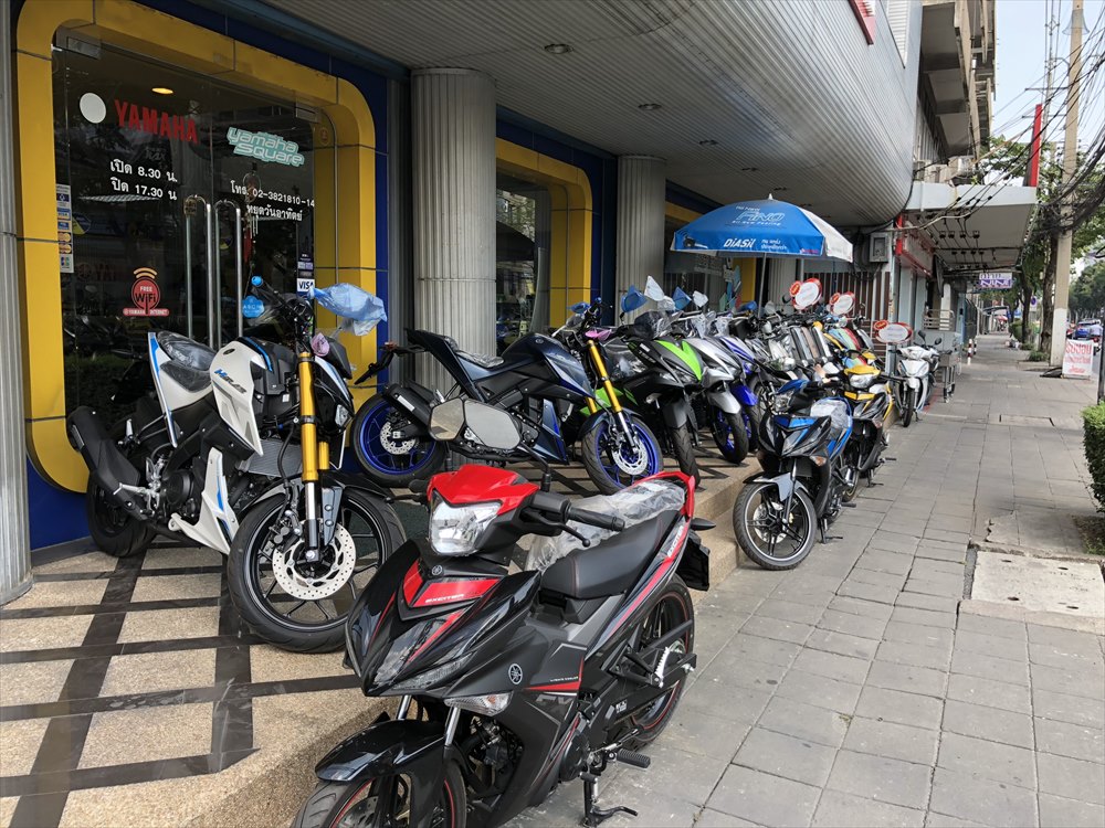 バンコクのバイク屋