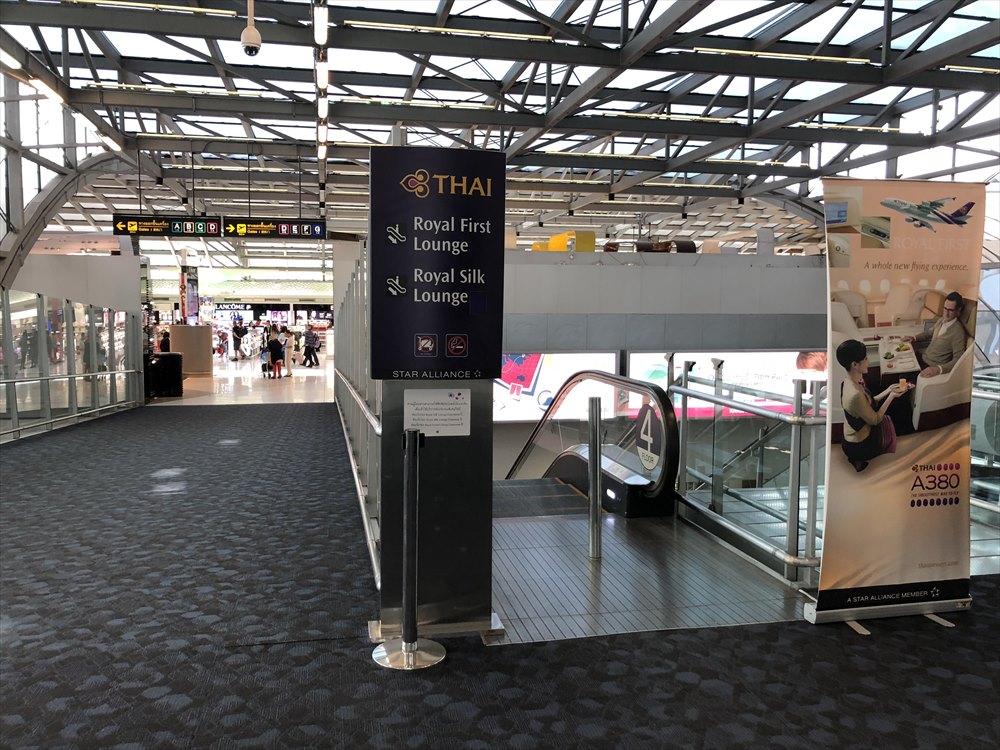 スワンナプーム国際空港のエスカレーター