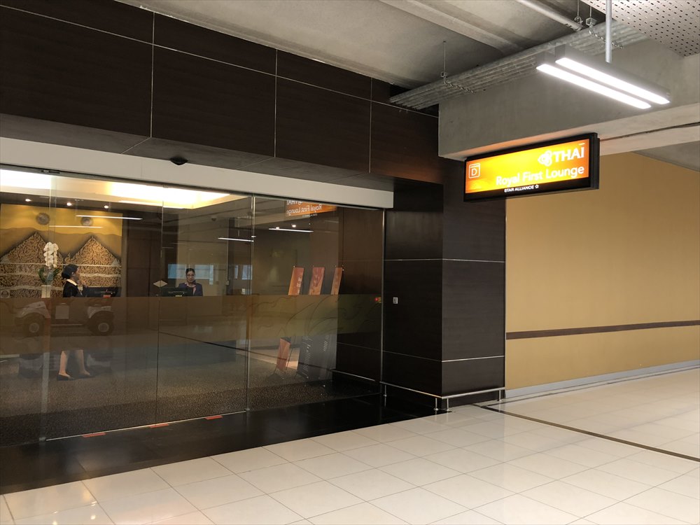 スワンナプーム国際空港のロイヤルファーストラウンジ入口