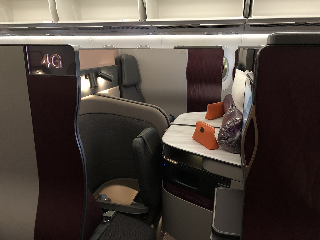 カタール航空のQR813便のQsuiteの座席配列1