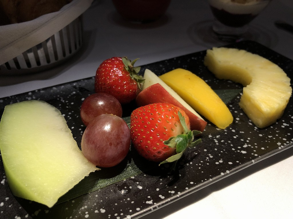 カタール航空のQR813便のQsuiteの朝食2