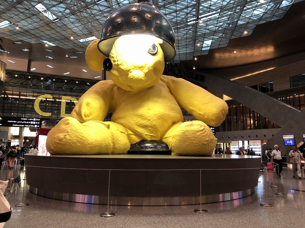 ドーハ空港 黄色いランプ・ベア