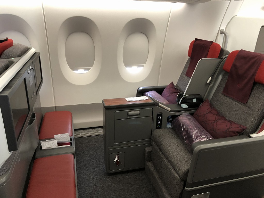 カタール航空のQR145便ビジネスクラス（A350-900機材）の座席1