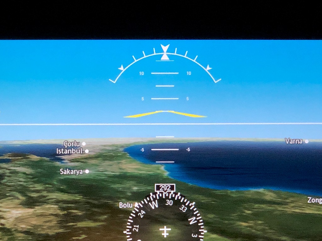 カタール航空のQR145便ビジネスクラス（A350-900機材）からのボスポラス海峡2