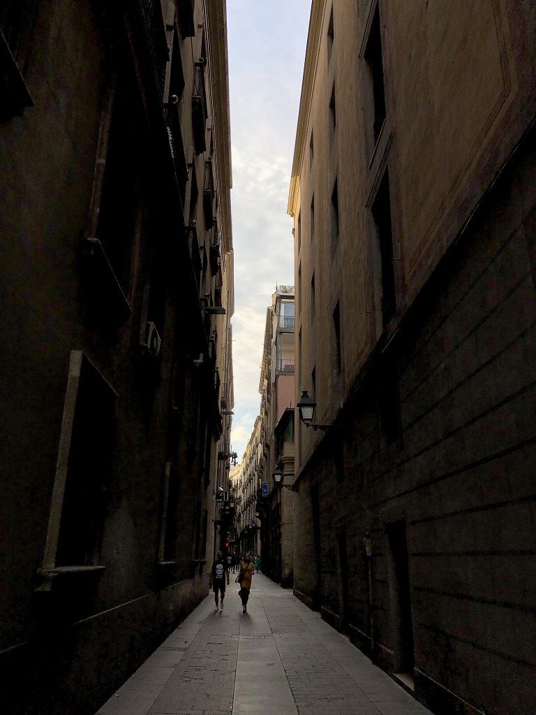 バルセロナの狭い路地1