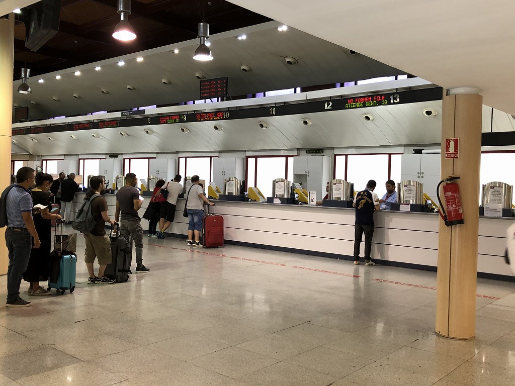 マドリード・アトーチャ駅のAVEのチケット売り場